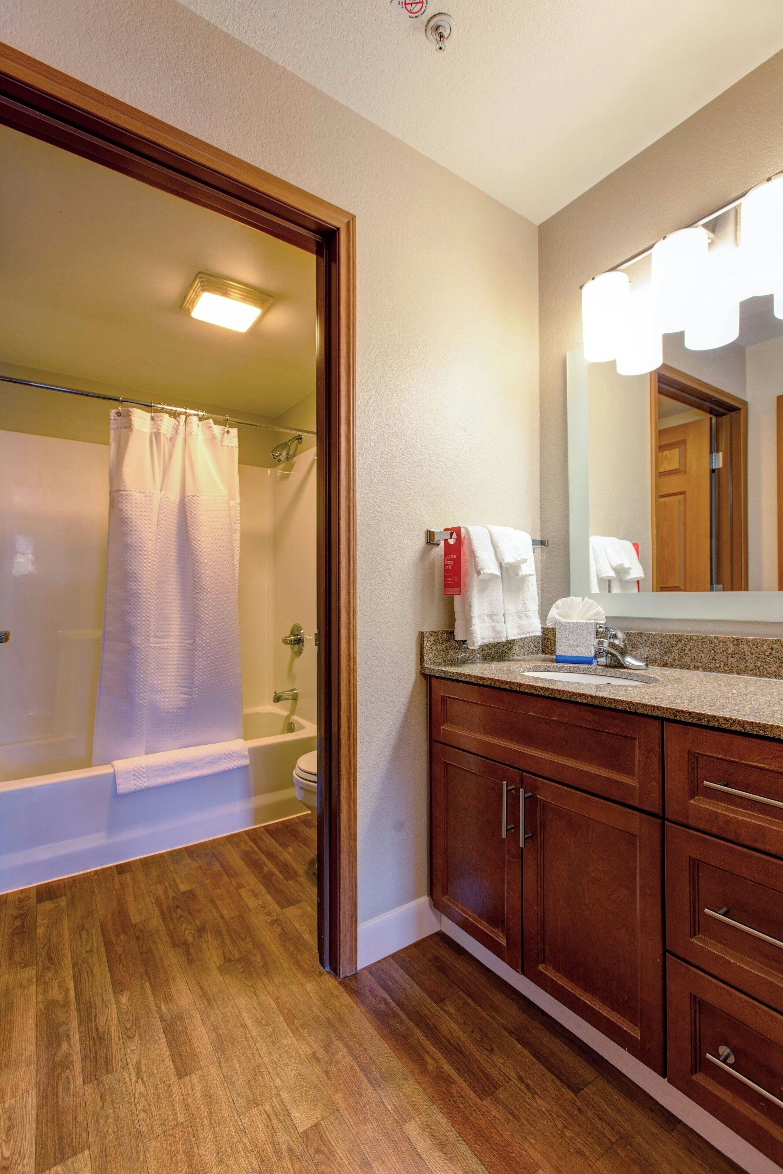 suite, 2 bedrooms | bathroom | combined shower/bathtub, free toiletries, hair dryer, towels