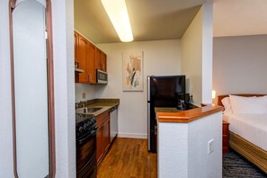 Fridge, microwave, coffee/tea maker