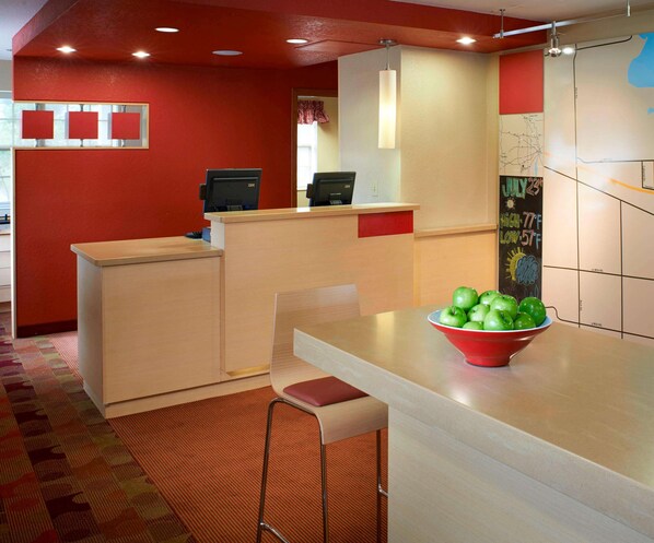 Lobby - Sonesta Simply Suites Detroit Novi (Novi)