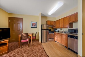 Fridge, microwave, oven, stovetop - Sonesta Simply Suites Detroit Novi (Novi)