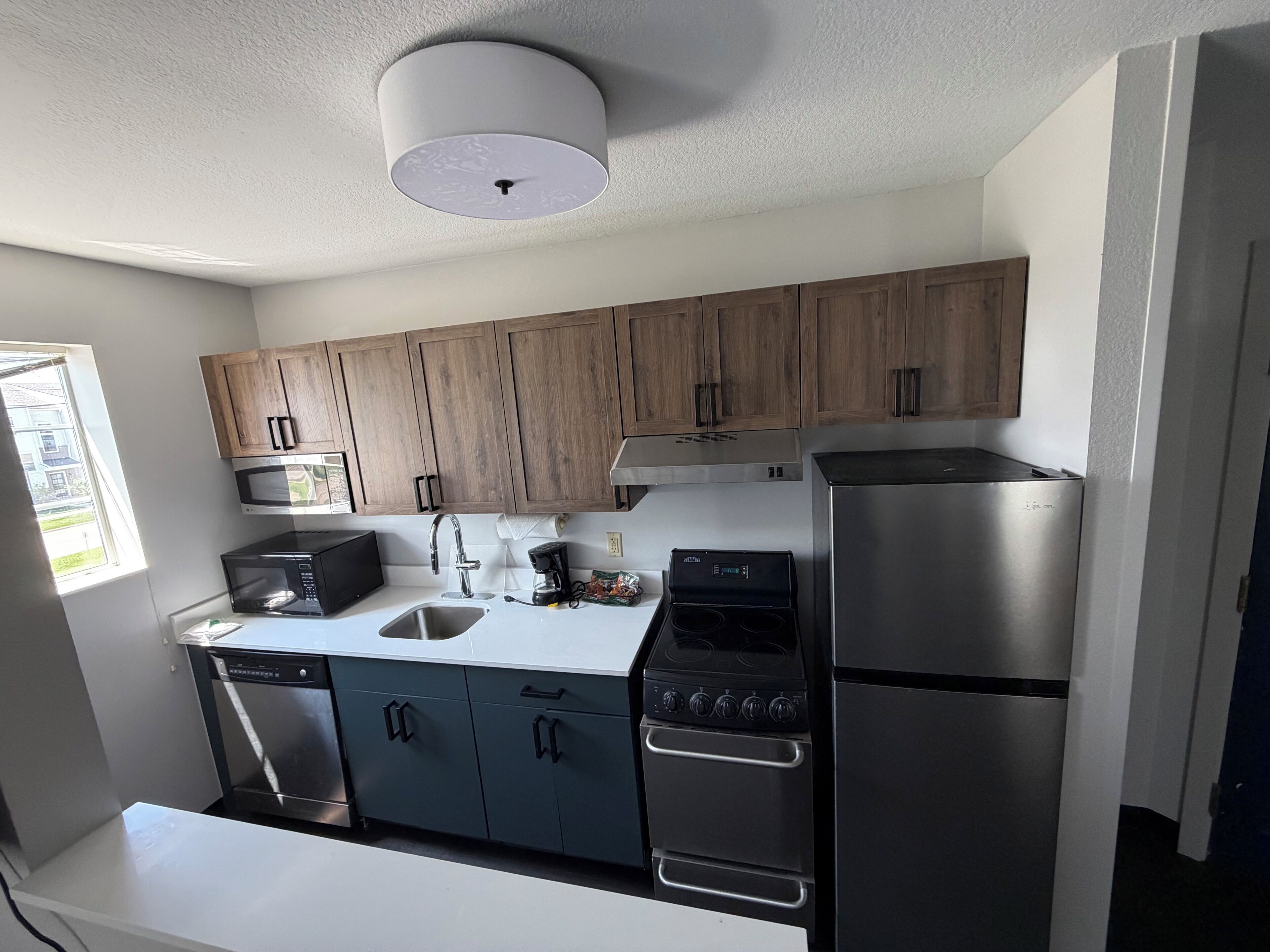 Superior Suite, 1 Queen Bed with Sofa bed (One Bedroom with Home Office) | Private kitchen | Fridge, microwave, oven, stovetop