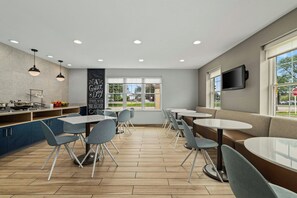 Free daily continental breakfast - TownePlace Suites Marriott Minneapolis St Paul AirportEagan (Eagan)