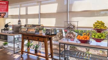 Free daily buffet breakfast