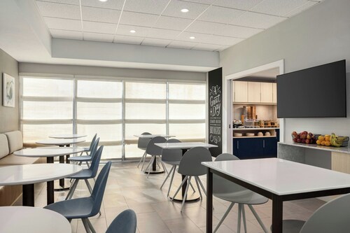 TownePlace Suites By Marriott Anaheim Maingate Near Angel Stadium