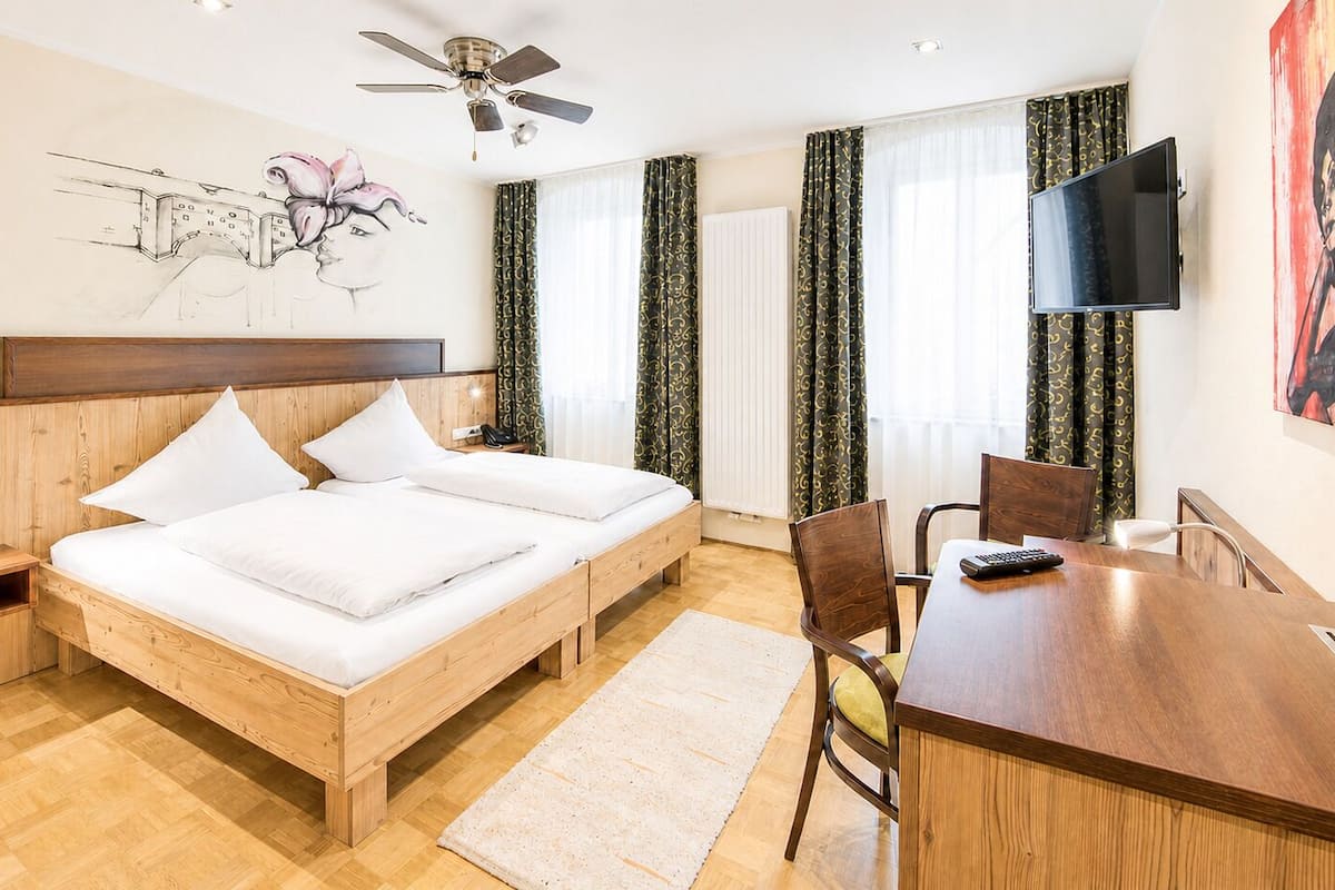 1 bedroom, hypo-allergenic bedding available, in-room safe, desk