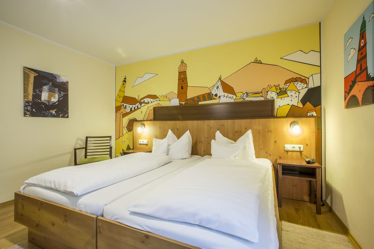 1 bedroom, hypo-allergenic bedding, minibar, in-room safe