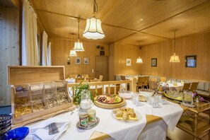 Daily buffet breakfast (EUR 12.5 per person)