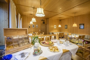 Daily buffet breakfast (EUR 12.5 per person)