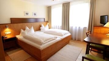 1 bedroom, hypo-allergenic bedding, minibar, in-room safe