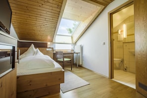Einzelzimmer | 1 Schlafzimmer, Allergikerbettwaren, Minibar, Zimmersafe