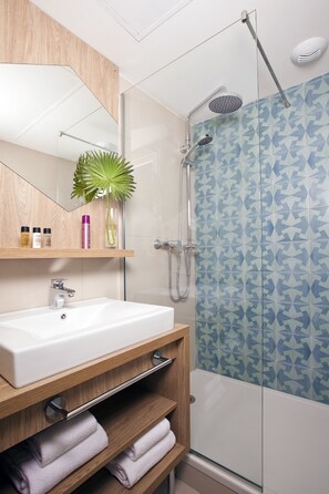 مستلزمات مجانية للعناية الشخصية، مجففات شعر، مناشف