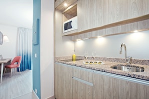 Studio, balcon | Coin cuisine privé