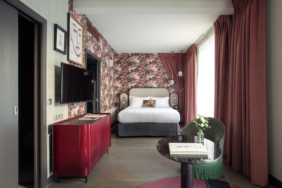 Premium Room, 1 Queen Bed with Sofa bed