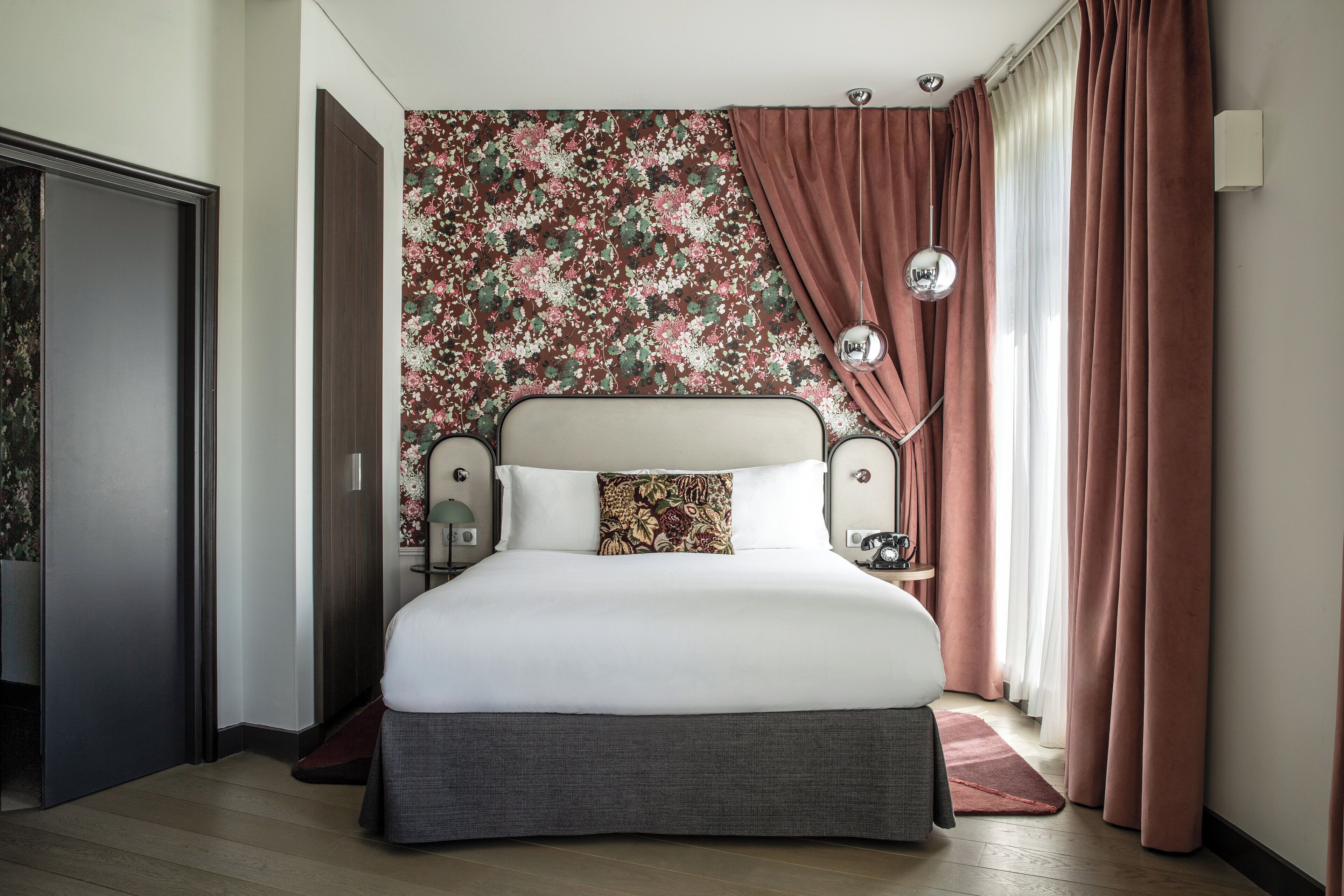 Suite, 1 Queen Bed with Sofa bed