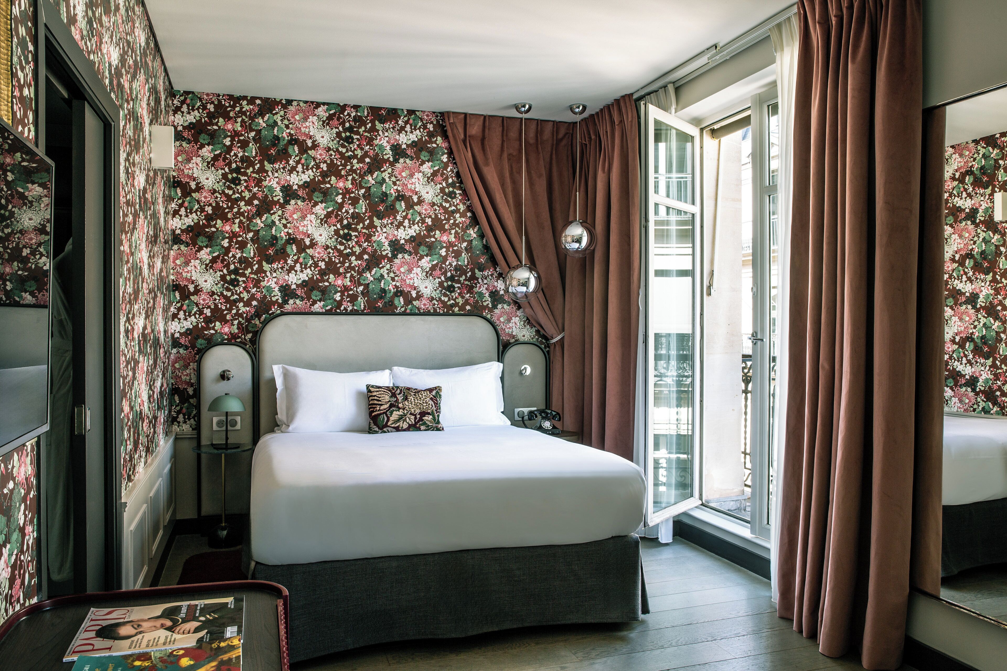 Standard Room, 1 Queen Bed with Sofa bed (Walk in Shower)