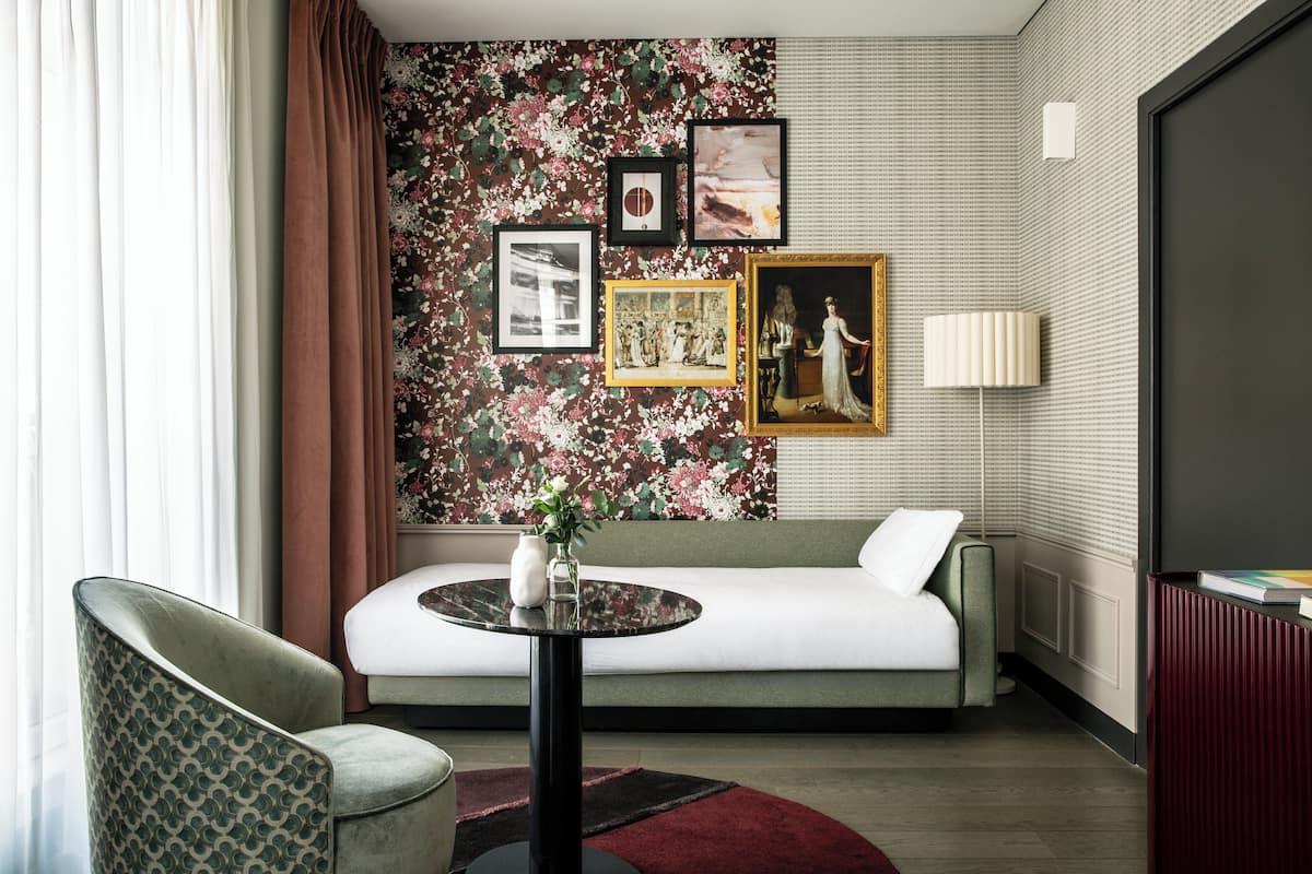 Premium Room, 1 Queen Bed with Sofa bed | Premium bedding, minibar, in-room safe, individually decorated