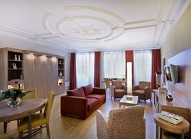Deluxe Apartment, 1 Bedroom (king size double bed and twin sofa) | In-room safe, desk, iron/ironing board, free cribs/infant beds
