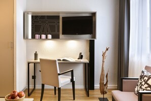 Apartment, 1 Bedroom | Living area