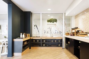 每日供应自助式早餐（需付费）