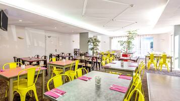 Daily buffet breakfast (EUR 9.90 per person)