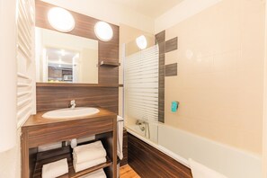Apartment, 1 Bedroom | Bathroom - Appart'City Classic Genève – Gaillard (Gaillard)