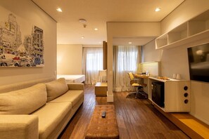 豪華客房, 1 張標準雙人床 | 起居區 | 32-吋 LCD 液晶電視、有線頻道、電視