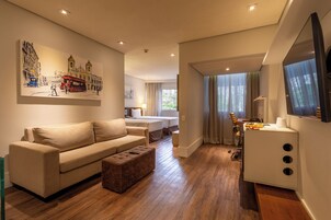 华丽客房, 2 张单人床 | 迷你吧、客房内保险箱、办公桌、遮光窗帘