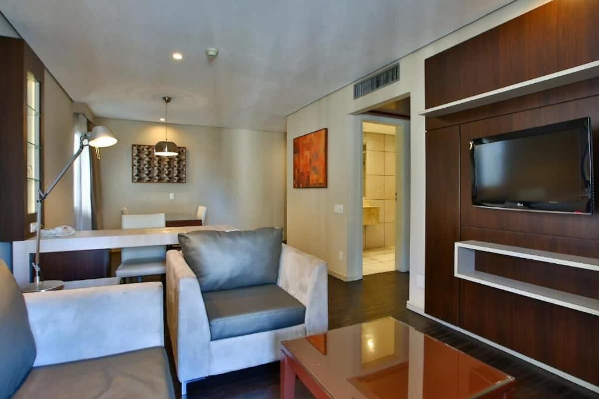 1 phòng ngủ, minibar, két bảo mật tại phòng, bàn