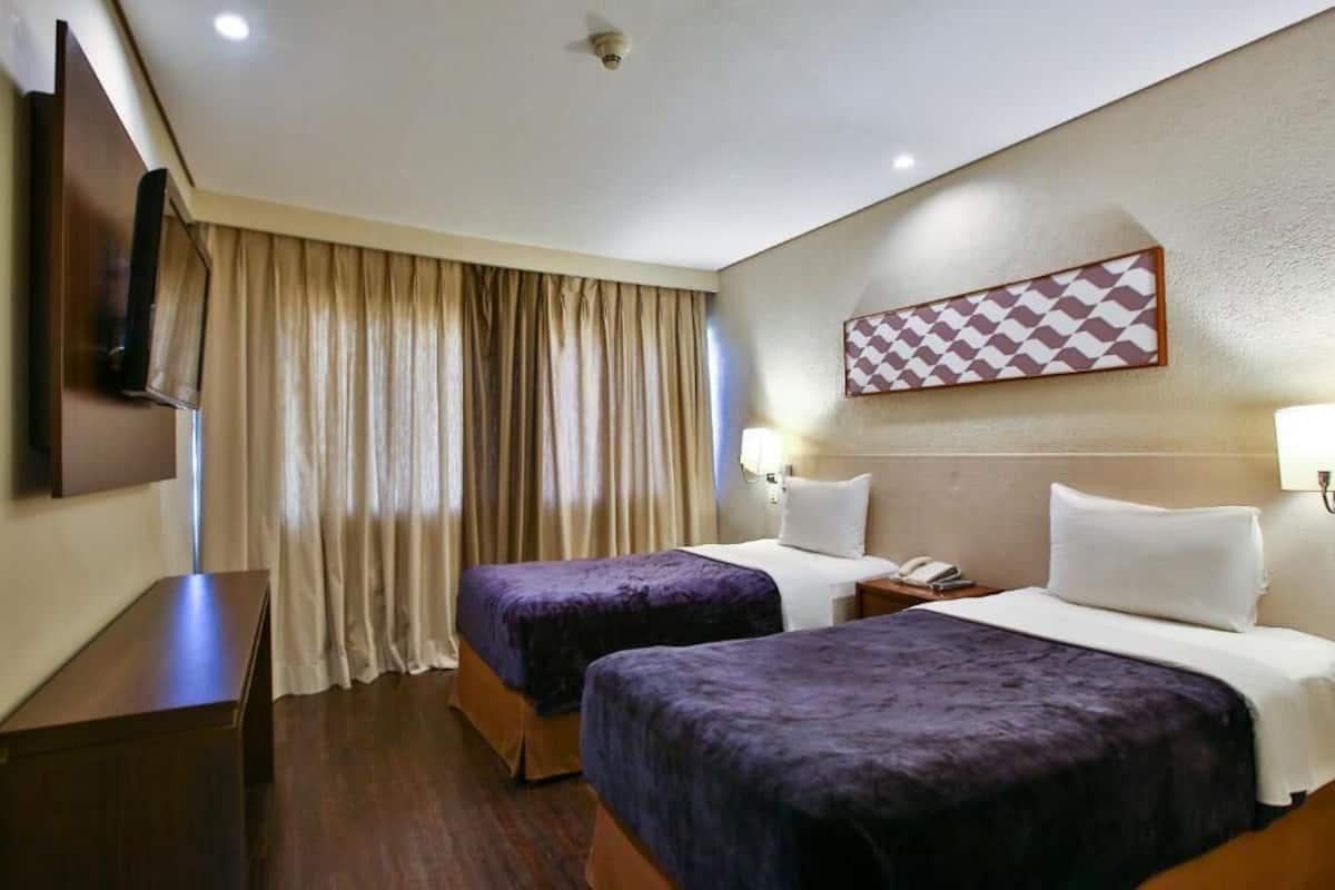 1 phòng ngủ, minibar, két bảo mật tại phòng, bàn