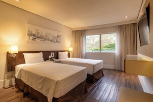 华丽客房, 2 张单人床 | 迷你吧、客房内保险箱、办公桌、遮光窗帘