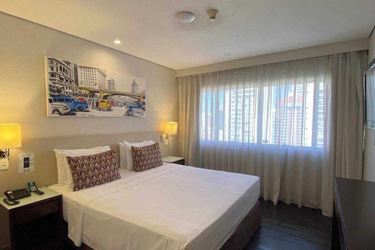 Executive Suite, 1 Double Bed | Minibar, in-room safe, desk, blackout drapes