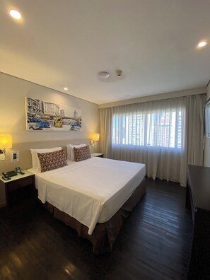 Suite – executive, 1 dobbeltseng | Minibar, safe på rommet, skrivebord og blendingsgardiner