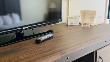 Schreibtisch, laptopgeeigneter Arbeitsplatz, Verdunkelungsvorhänge