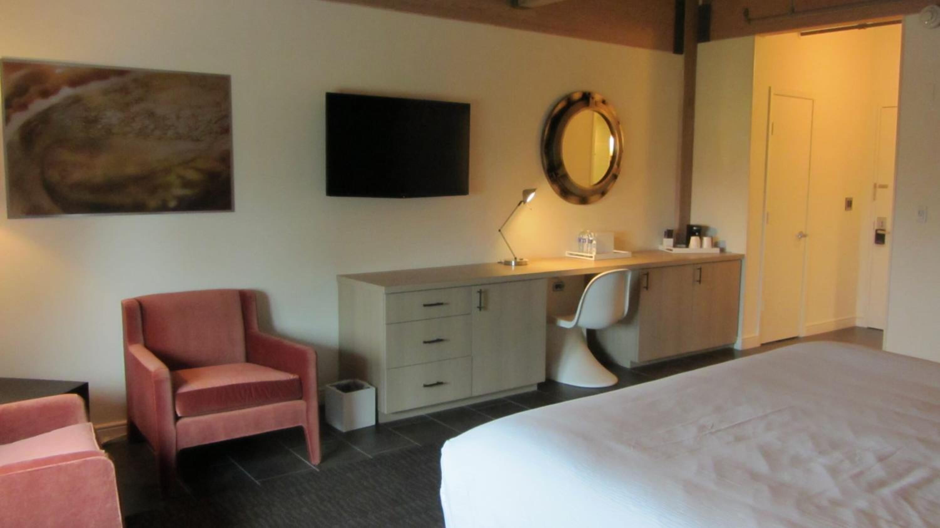 room, 1 king bed, non smoking | hypo-allergenic bedding, desk, iron/ironing board, free cots/infant beds