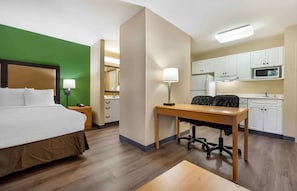 Deluxe Studio, 1 King Bed with Sofa bed, Non Smoking | Desk, iron/ironing board, free WiFi, bed sheets - Extended Stay America Suites Seattle Bothell Canyon Park (Bothell)