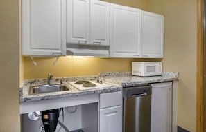 Deluxe Studio, 1 Queen Bed with Sofa bed, Accessible, Non Smoking | Desk, iron/ironing board, free WiFi, bed sheets