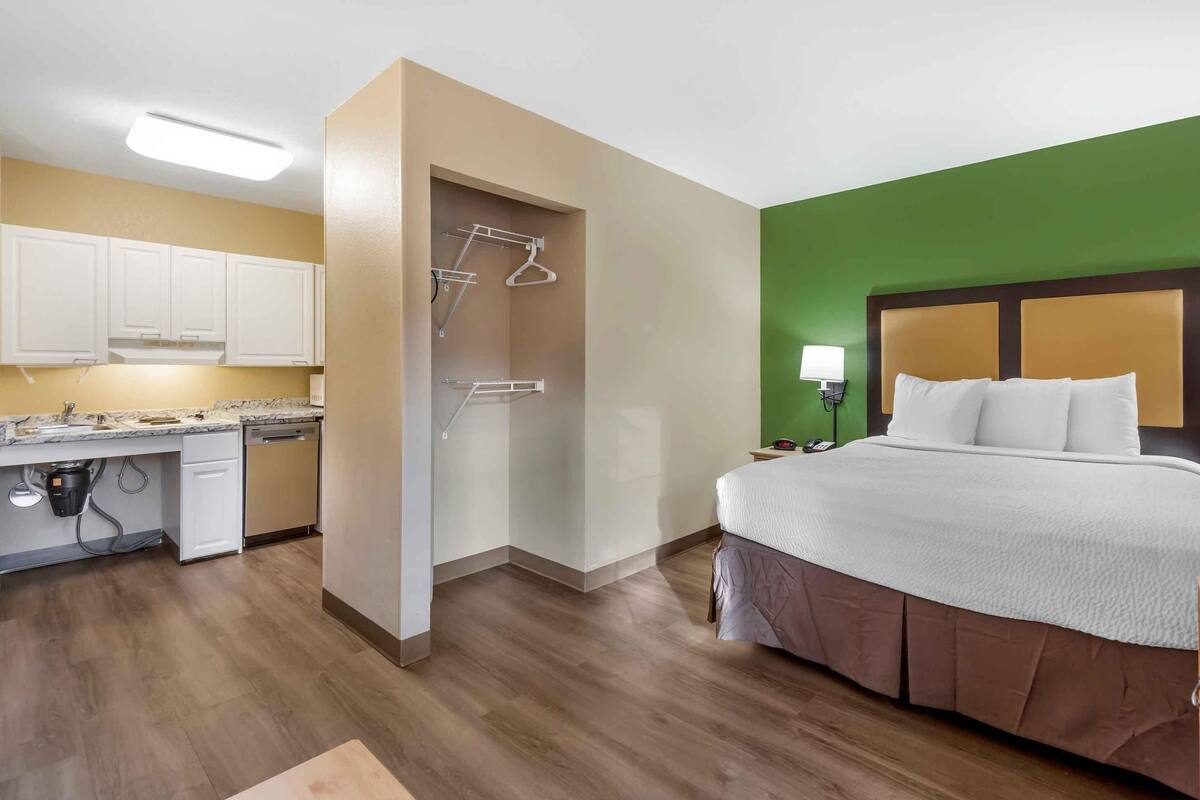 Deluxe Studio, 1 Queen Bed with Sofa bed, Accessible, Non Smoking | Desk, iron/ironing board, WiFi (free), bed sheets