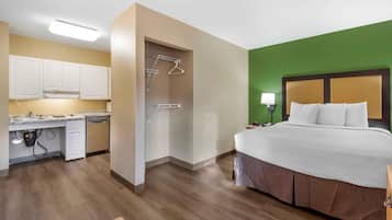 Deluxe Studio, 1 Queen Bed with Sofa bed, Accessible, Non Smoking | Desk, iron/ironing board, free WiFi, bed sheets