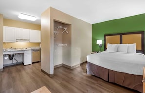 Deluxe Studio, 1 Queen Bed with Sofa bed, Accessible, Non Smoking | Desk, iron/ironing board, WiFi (free), bed sheets