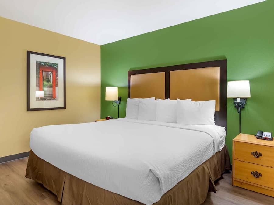 Deluxe Studio, 1 King Bed with Sofa bed, Non Smoking