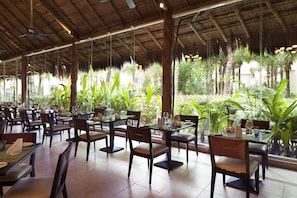 12 restaurants, breakfast, lunch served; local and international cuisine
