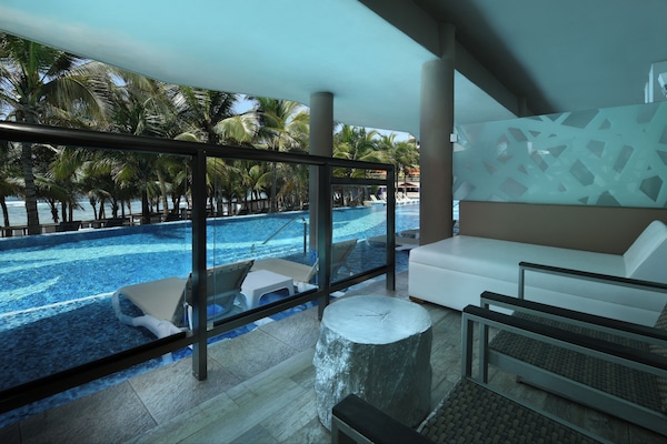 OCEANFRONT POOL SWIM UP SUITE | Utsikt från rummet