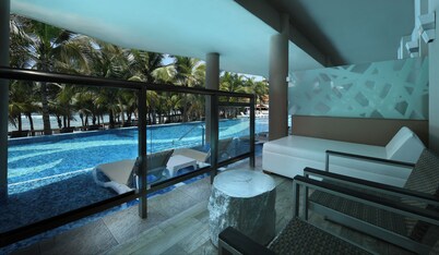 El Dorado Seaside Suites, Catamarán, Cenote & More Inclusive