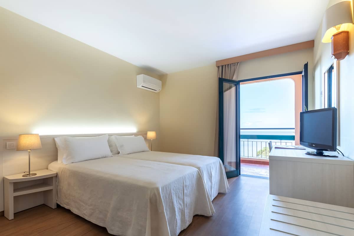 1 bedroom, in-room safe, soundproofing, bed sheets