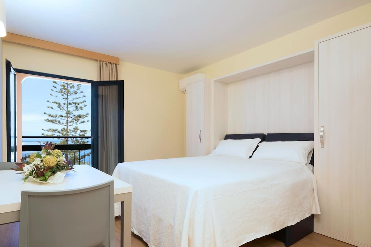 1 bedroom, in-room safe, soundproofing, bed sheets