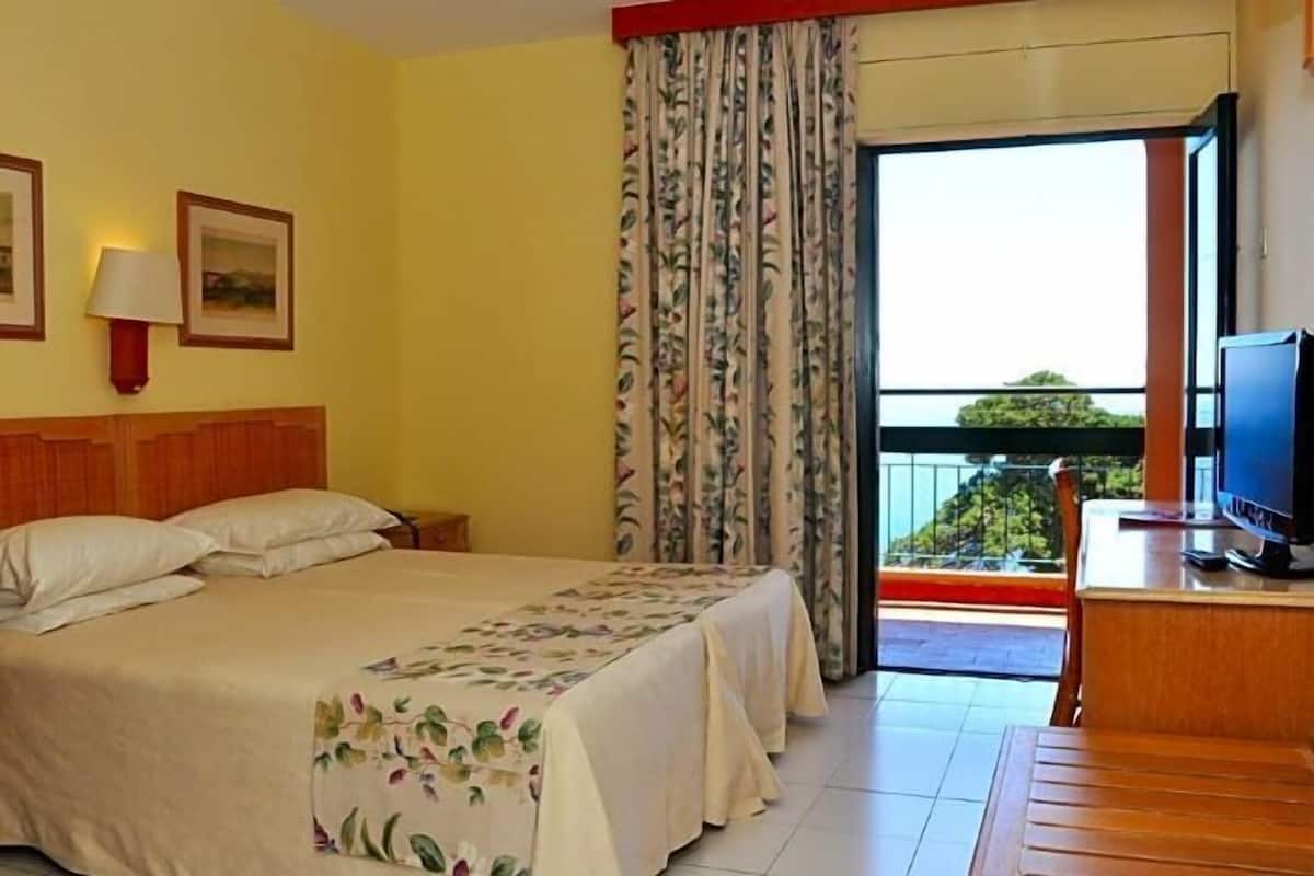 1 chambre, coffre-fort, systĂšme dâinsonorisation, literie fournie