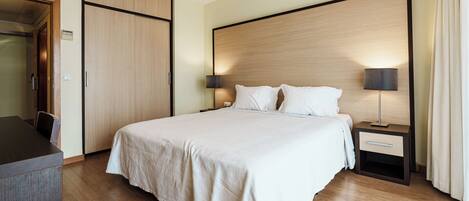 Family Room With Sea View | 1 bedroom, in-room safe, soundproofing, bed sheets