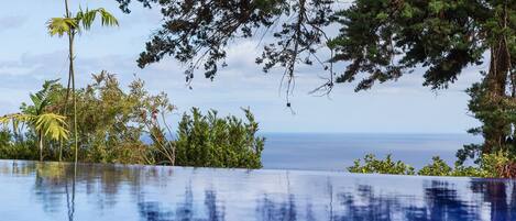 Indoor pool, 2 outdoor pools