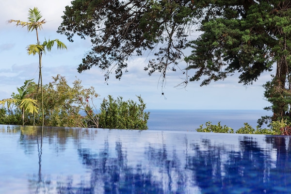 Indoor pool, 2 outdoor pools
