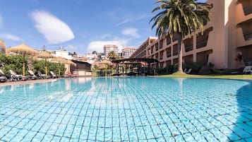 Indoor pool, 2 outdoor pools